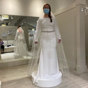 Pronovias wedding dress in Kemi style size 14 in ivory. NEVER ALTERED.